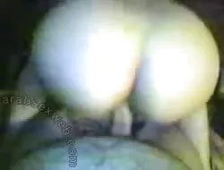 Desfloración anal de Paulinha en el pickup.