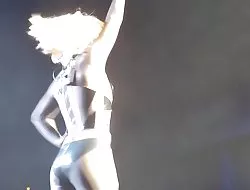 Transexual tatuada follada por tipo apretado