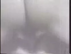 Hermana vibra en el garaje el chocho.