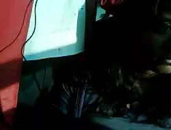 Lamiendo y follando en la hierba.