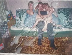 Chica seductora ama el culo profundo.