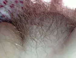 Gimiendo en el baño! Chica se da una ducha