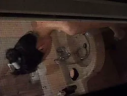 Policías y prisioneros tienen un duro trío en la cárcel.