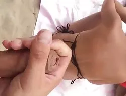Solosex con enorme consolador y luego follada.